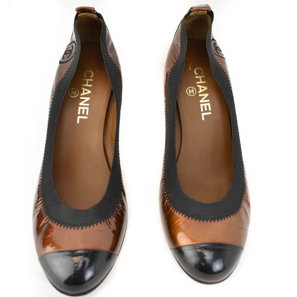 CHANEL: Black/Copper, Patent Leather "CC" Logo Heels/Pumps - Picture 3 of 10